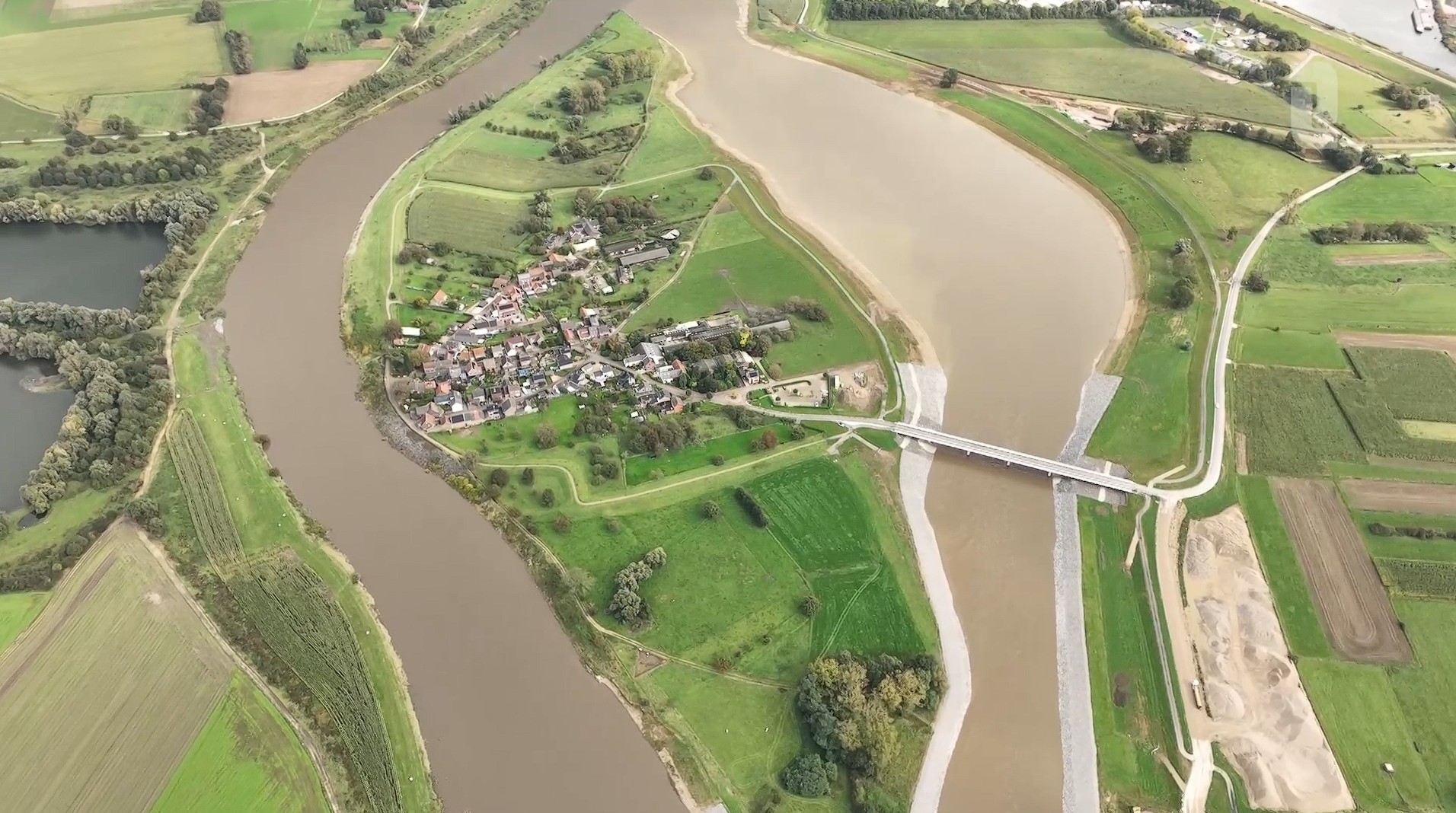 Zicht op de Maas bij Eiland 2